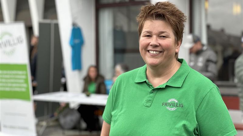 Lille Andersen er leder for Kristiansund frivilligsentral og bidrar selv som frivillig i kirka