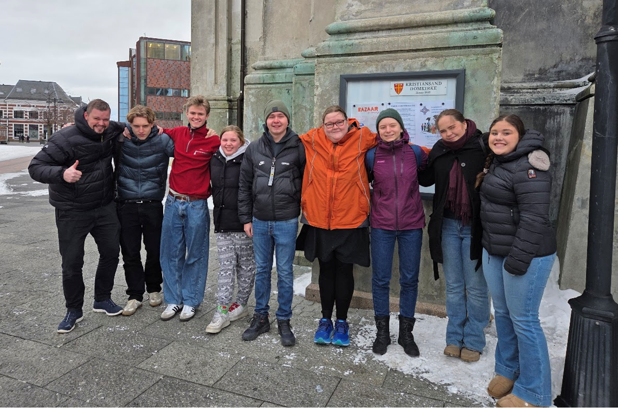 Ungdomsrådet, fra venstre Steffen (ungdomsrådgiver), Magnus, Knut, Elisabeth, Kajus, Tone Susanne, Anna, Kristine, Selina