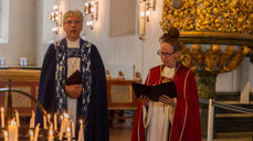 Mens folk tente lys ble salmen Fredens Gud sunget: Fredens Gud, la det regne, regne med fred i fra deg. Fredens Gud, fyll mitt hjerte, fyll det med kjærlighet og fred! (Norsk salmebok, nr 637)