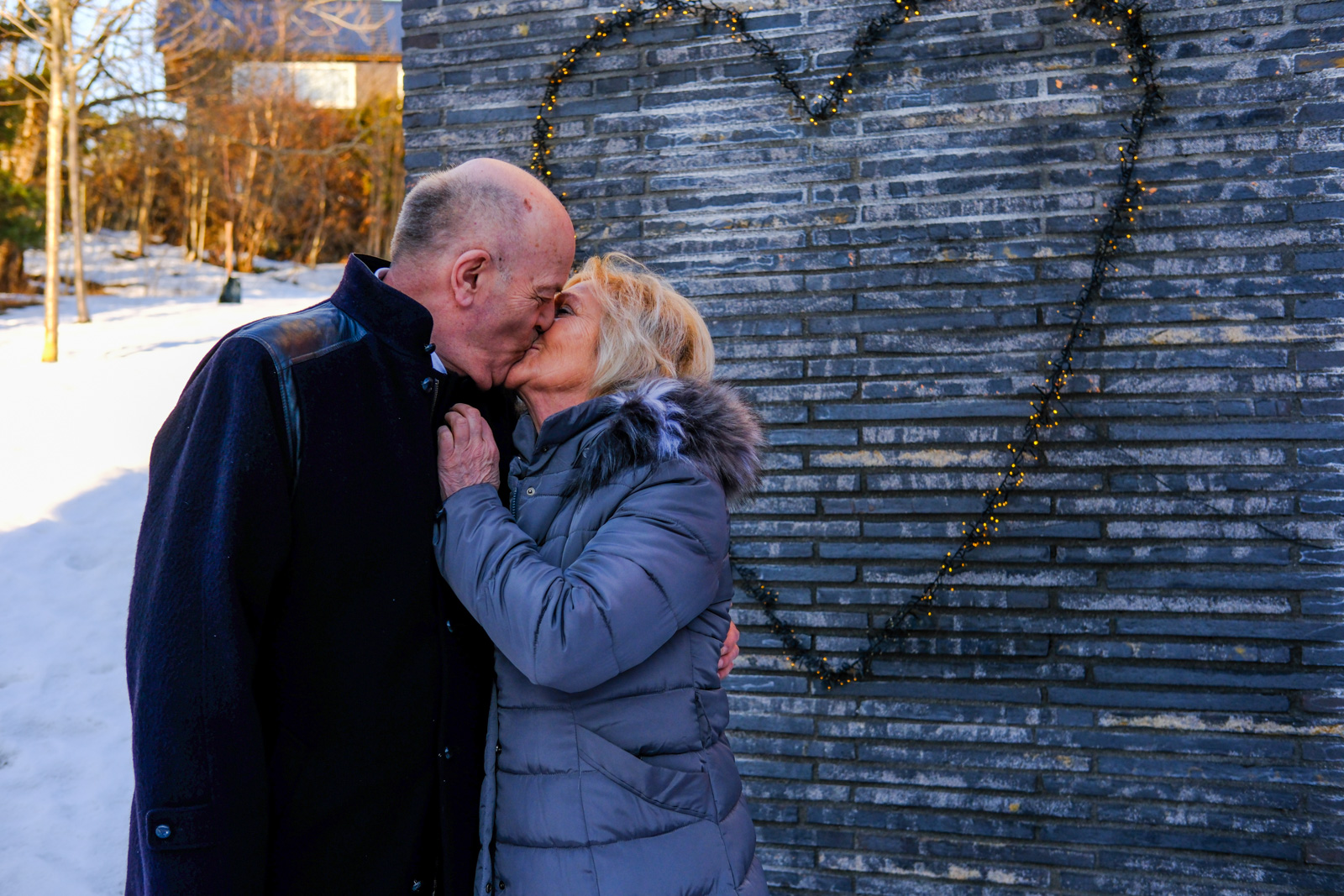 Laila og Thomas var ett av 275 par som giftet seg i et kirkebryllup på valentinsdagen 2025 – helt enkelt, like stort.