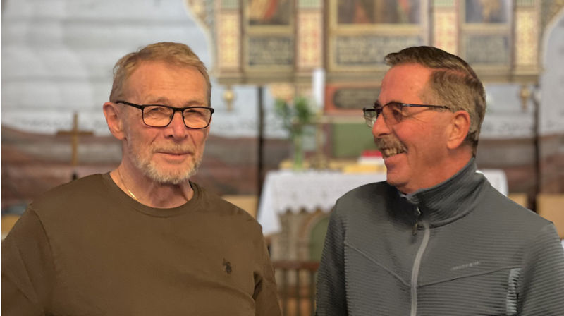 To glade Espen Askeladder som gleder seg over å nøste i historiens spennende og ofte overraskende røde tråder.