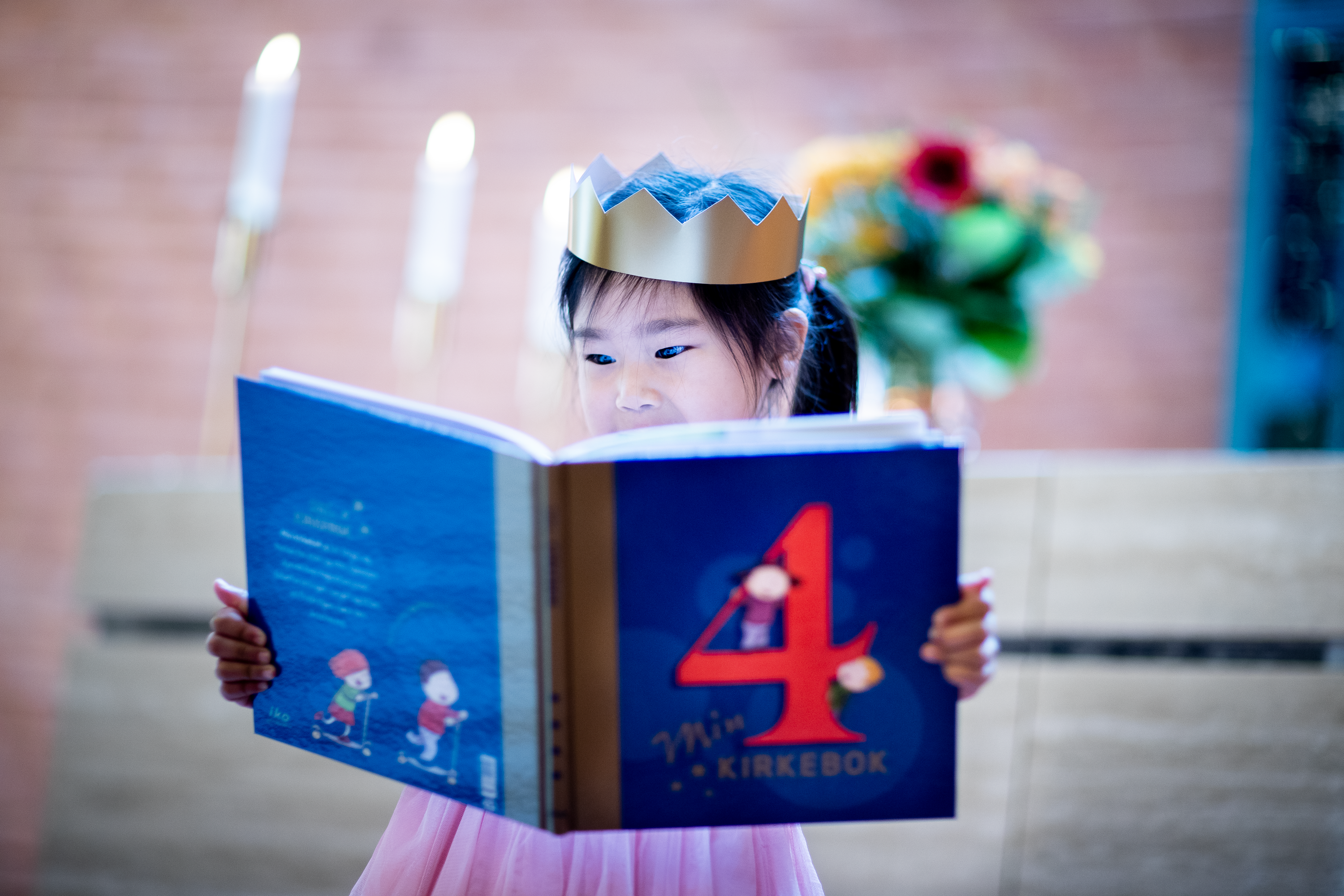 Oppdagelsesferd i kirka og utdeling av 4 årsbok