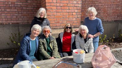 Stående fra venstre: Tone Bjelland Grønvold og Inger Sandvik. Sittende fra venstre: Elisabeth Bjørnson, Inger Lund Petersen, Ragnhild Plesner og Esther Ringdal