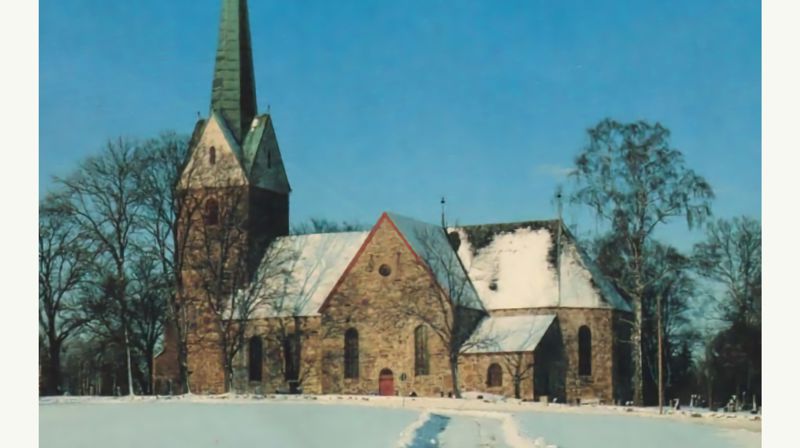 Skedsmo kirke i vinterlandskap