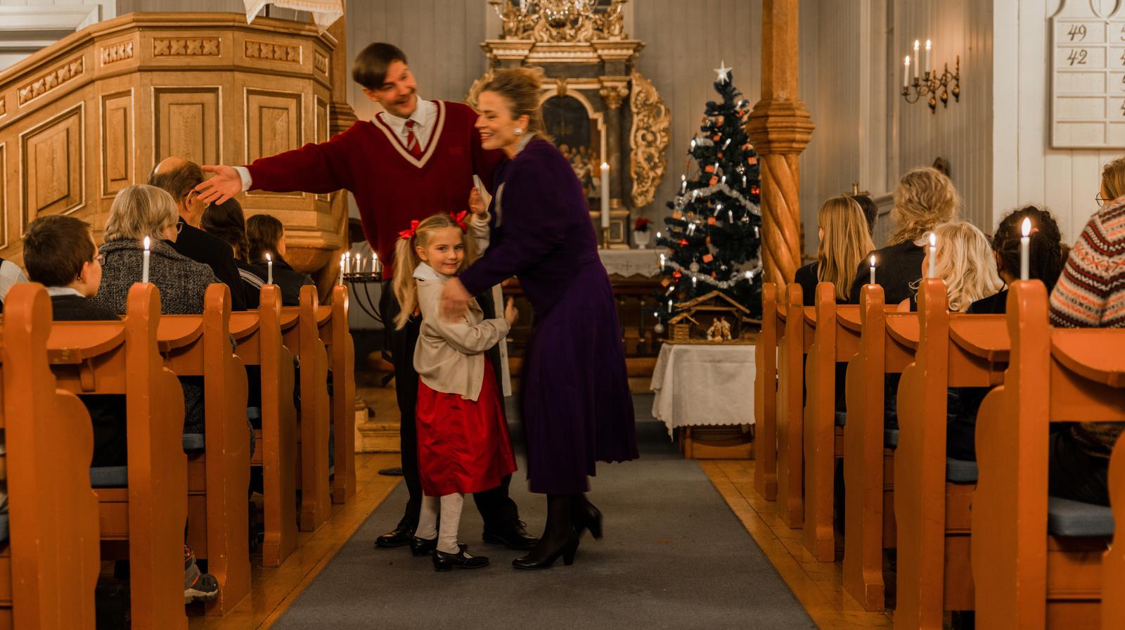 Mange er innom Den norske kirke i l&#248;pet av desember, s&#230;rlig p&#229; julaftengudstjeneste. Foto: Ellevill / Den norske kirke.