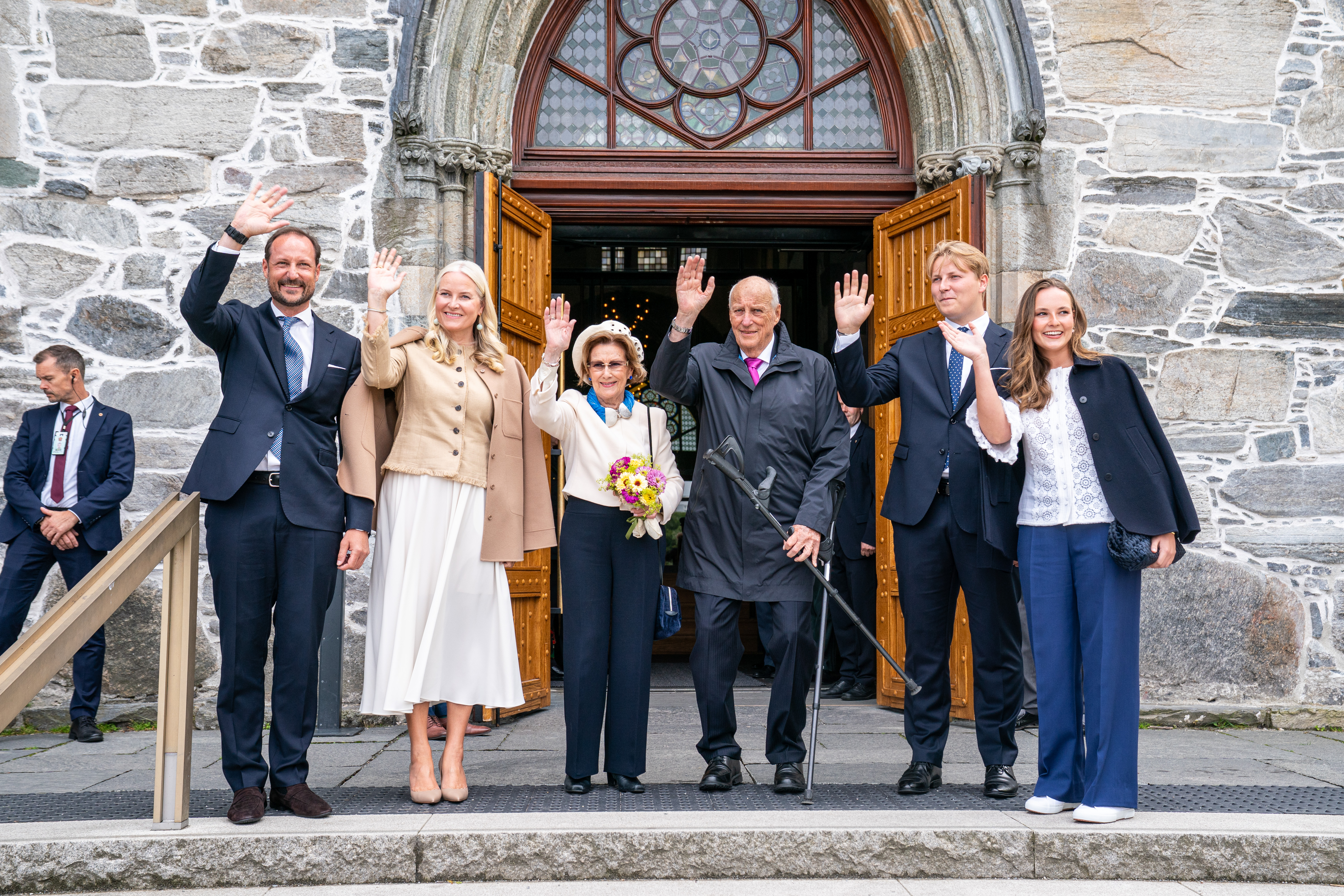 Kongefamilien utenfor Stavanger domkirke, 4. juli 2025. Foto:  Stavanger Aftenblad / Jarle Aasland.
