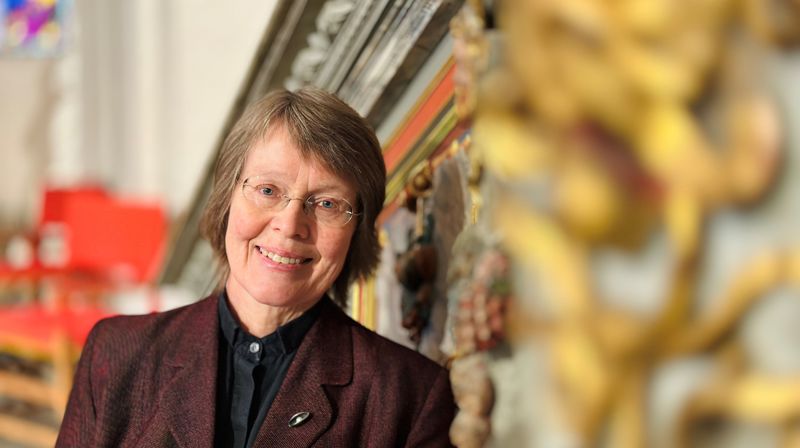 Det å kunne gå en vei sammen med noen og hjelpe dem til å leve med sin smerte, er en drivkraft for Marta Botne i prestetjenesten. Snart tiltrer hun som kapellan i Sandar menighet. Foto: Torill Landaasen