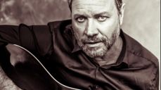 Magnus Grønneberg fra CC Cowboys og programmet "Hver gang vi møtes" holder konsert i Kæbu kirke onsdag 29. okt. kl. 20. Foto: pressebilde