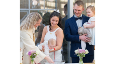 Dåp og bryllup på samme tid. Foto Odd Arne Nomedal
