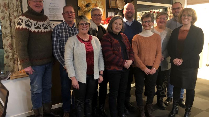 Lesja kyrkjelege råd 2019-2023 (I tillegg er Audny Bakken og Aagot Sørumgård Botheim, frå det gamle rådet, med på biletet. Biletet vart teke på juleavslutning 2023, der både gamalt og nytt råd var invitert.))