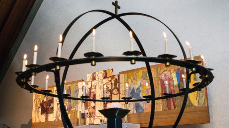 Lysgloben i Holmen kirke. Fotograf: Ole Vetrhus Aalvik