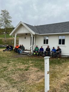 Velfortjent matpause! F.v. Knut Ove Hennum, Hans Asheim, Rolf Rogstad, Tor Brattvold, Trond Vatn, Øyvind Langseth, Ola Kjørli, Ove Gussiås, Halvor Skaar, Ola Lyseng. (Foto: Håvard Meisdalshagen)