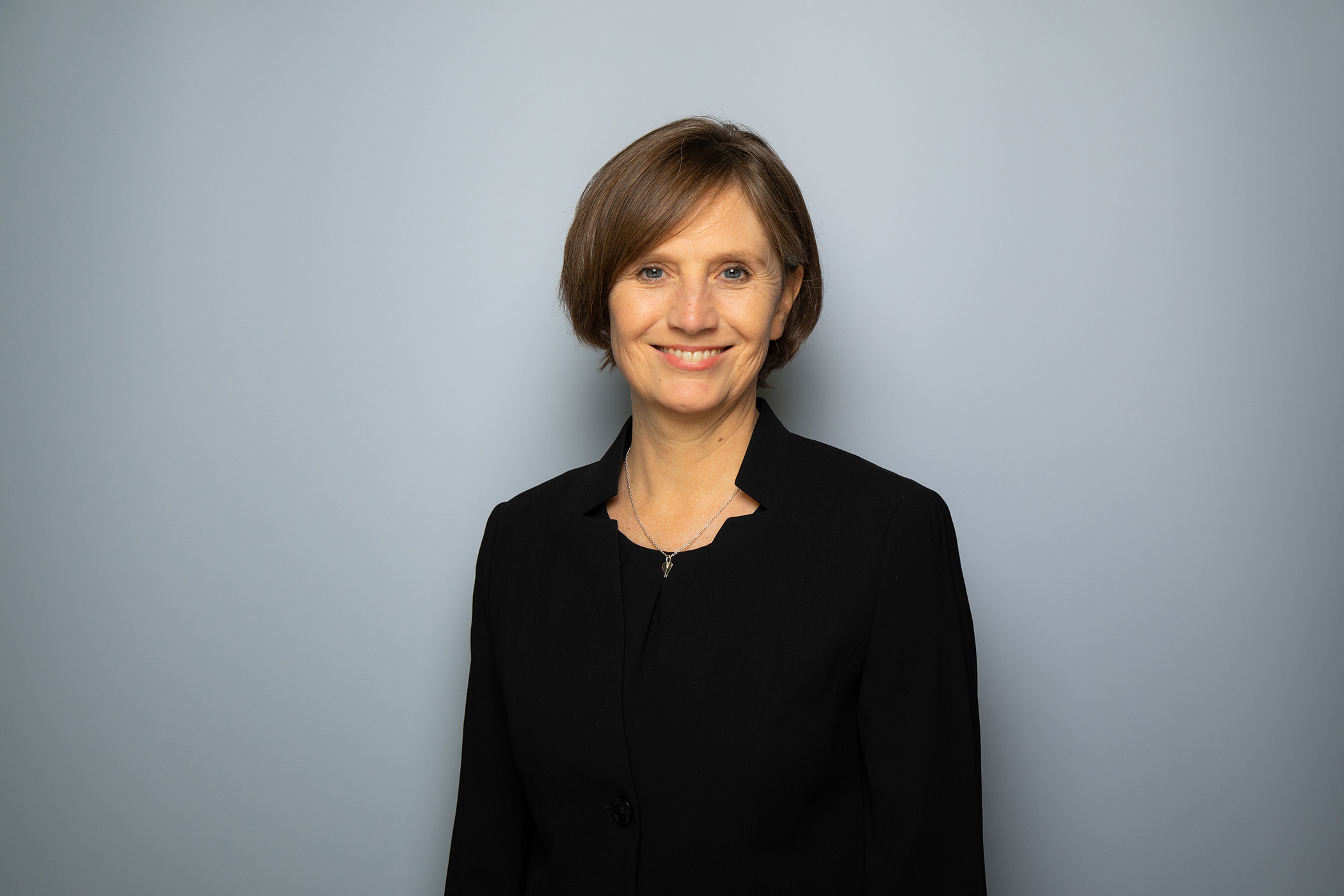 Kjersti Toppe er barne- og familieminister. Måndag skal ho innom dei listeførte kyrkjene Øre kyrkje og Molde domkirke. Bilete: NTB Kommunikasjon/Statsministarens kontor