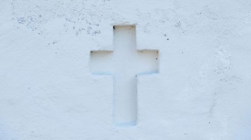 Kors på mur - Foto Kirkerådet