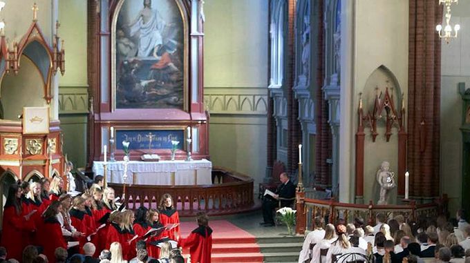 Oversikten over inn- og utmeldte av Den norske kirke i 2019 er nå klar. (Ill. foto: kirken.no)