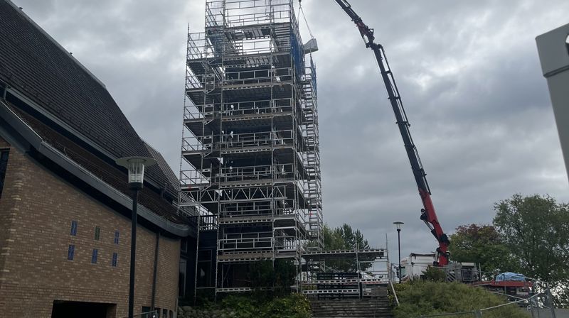 Rehabiliteringen av klokketårnet er i gang