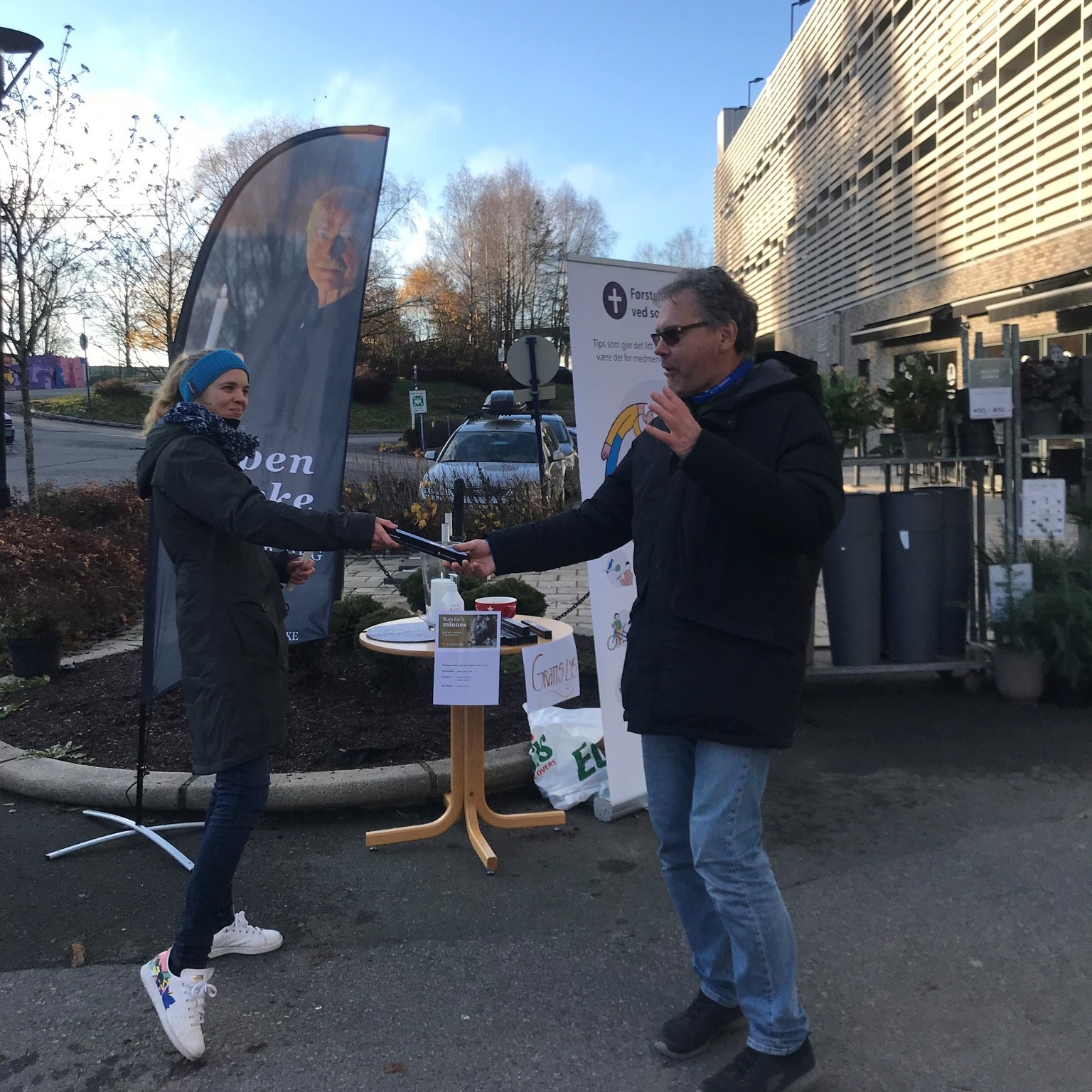 Mange gode små og meningsfulle samtaler under årets allehelgensmarkering