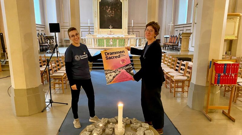 Kantor Britta Schäfer og dialogprest Karoline Faber gleder seg til å fylle Strømsø kirke med et mangfoldig innhold under årets festival. Foto: Elisabeth Helgeland Wold