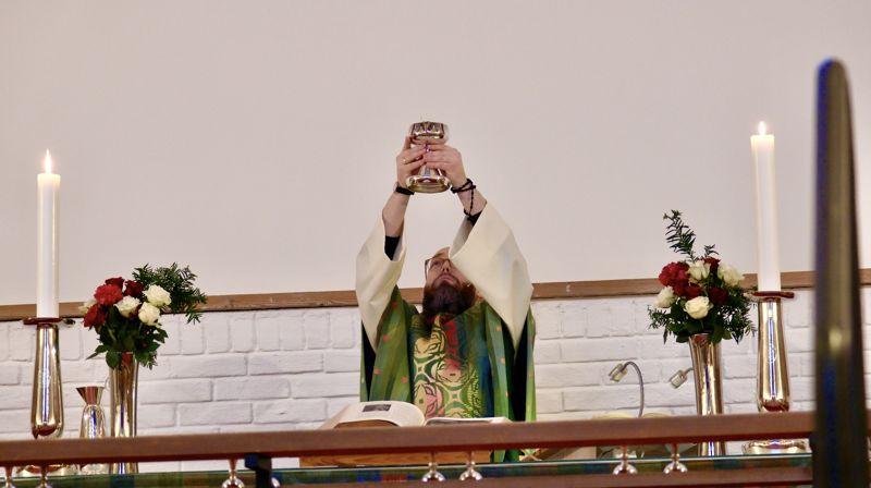 Fra feiring av høymesse i Biskopshavn kirke. Foto: Joel Bijou Irudayam.