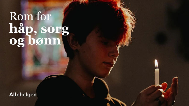 Rom for håp, bønn og sorg. Ung mann som holder et tent lys. Foto: Malin Longva/Den norske kirke