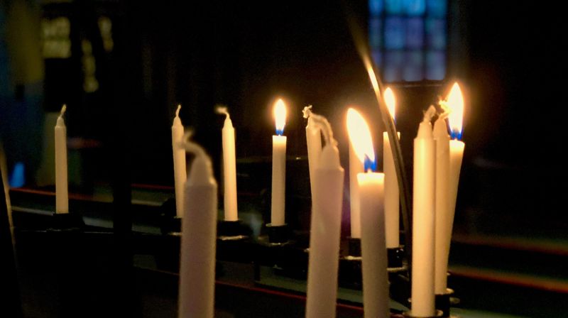 Gjerdrum kirke er åpen for lystenning og stillhet