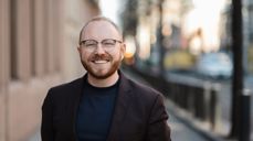 Emil Tan Engeset er kirkens nye kommunikasjonsdirektør. Foto: Kirkerådet / Den norske kirke.