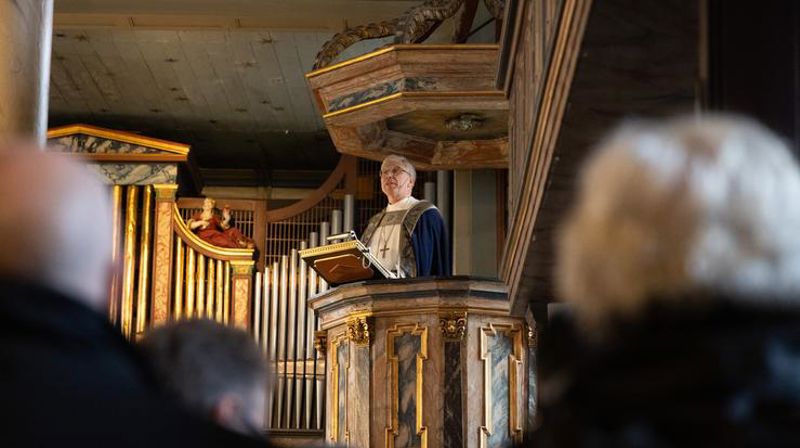 Olav Fykse Tveit er på plass i Trondheim på Kyrkjemøtet 2024. Foto: Den norske kirke