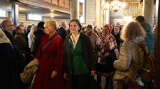 Kirkemøtet ble åpnet med gudstjeneste i Bakke kirke. Her er kirkerådslederen og barne- og familieministeren på vei ut av kirken. Foto: Kirkerådet