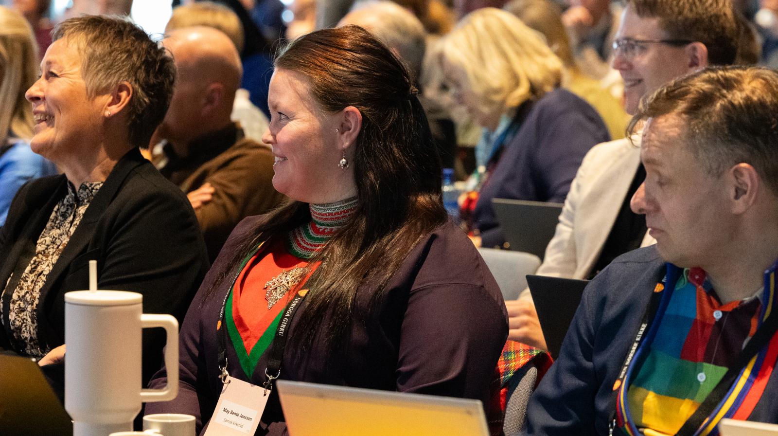 Fra plenumsamling, med May Bente Jønsson, leder Samisk kirkeråd, i midten. (Foto: Heidi Olsen/Den norske kirke)