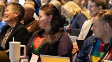 Fra plenumsamling, med May Bente Jønsson, leder Samisk kirkeråd, i midten. (Foto: Heidi Olsen/Den norske kirke)