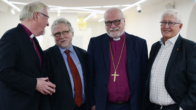 Fra venstre: Oslo biskop Ole Chr. Kvarme, Robert Hercz, styremedlem i Det mosaiske trossamfunn, Borg biskop Atle Sommerfeldt og direktør i Kirkerådet Jens-Petter Johnsen. (Foto: Bispemøtet)