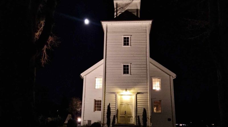 Hølekyrkja – i tru og håp