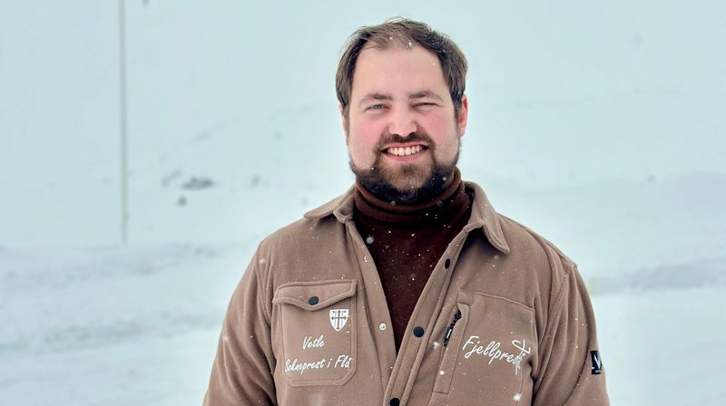 Fjellprest Vetle Styve Sæbø møter folk der de er, på ferie, i skiløypa og i naturen. Foto: Torill Landaasen
