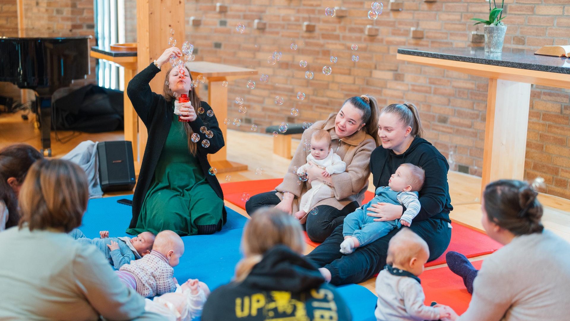 I 2023 var det rekordmange deltakarar på småbarn- og babysong i Den norske kyrkja. Det viser dei foreløpige tala som SSB gjorde offentlege fredag 15. mars. Foto: Torstein Kiserud / Den norske kyrkja.