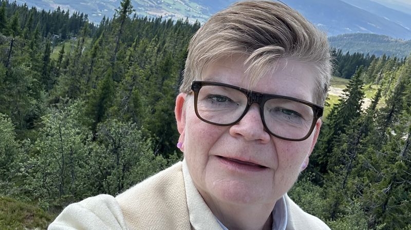 Sokneprest Janne Sukka takkar av i Vestre Slidre