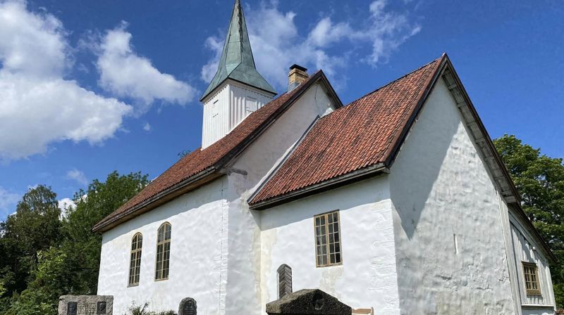 Guiding i Skoger gamle kirke