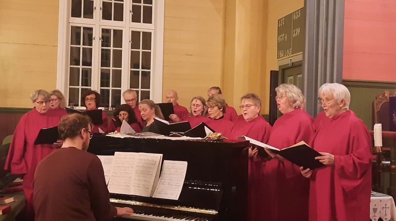 Askeonsdag i Indre Herøy kyrkje