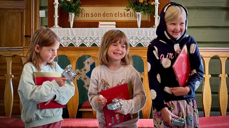 Skolestartere på gudstjeneste i Ljørdalen. Foto: Karoline Petrine Nordmo