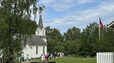 SEMINAR MED EDAVRD HOEM OG GUDSTJENESTE I  UTVANDRERKIRKEN.  Edvard Hoem er blitt syk, men seminaret og gudstjenesten går sin gang med dyktige medarbeidere. Se Hamar bispedømme