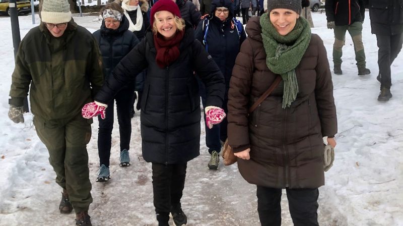 Biskop Kari Veiteberg på pilegrimsvandring ut fra Asker kirke. (Foto: Knut Lundby)
