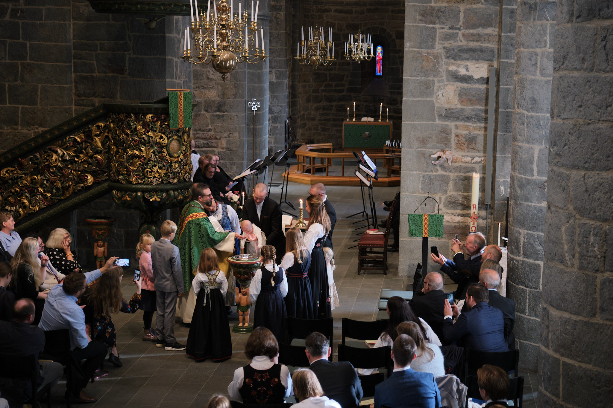 Dåp i Gamle Aker kirke.