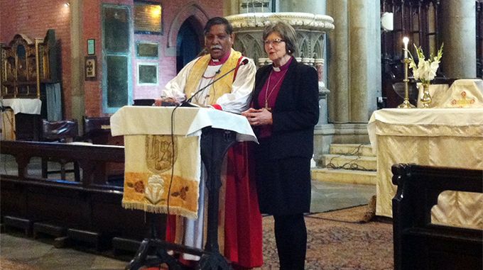 Historisk dag i katedralen i Lahore da biskop Helga Haugland Byfuglien 15. januar holdt prekenen under gudstjenesten der. (Foto: Mellomkirkelig råd)