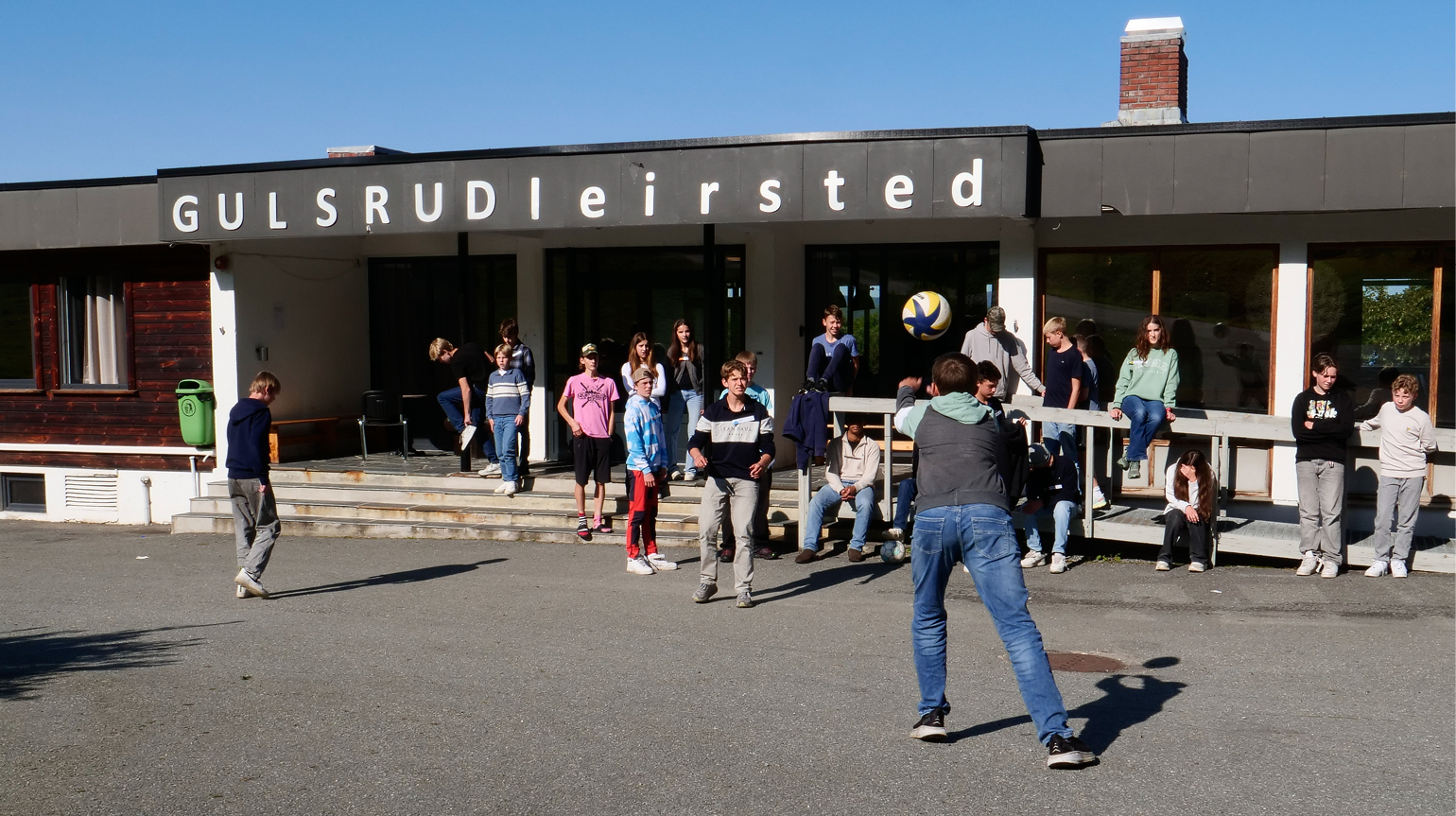 Gulsrud leirsted leier ut sine fasiliteter til grupper mellom 40-140 personer.