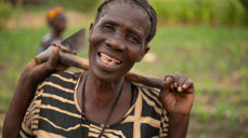 Catherine Mweemba (63) og de andre deltakerne er nå i stand til å dyrke mat selv om det er tørke. De har fått tilgang til vann og har lært å dyrke ved hjelp av dryppirrigasjon.