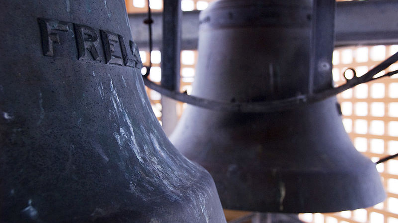 Kyrkjeklokkene kallar inn til bøn for dei lidande i Gaza 7. august kl. 15 i omlag 100 kyrkjer i Bjørgvin og mange kyrkjer i heile landet. Foto frå Søreide kirke i Bergen.