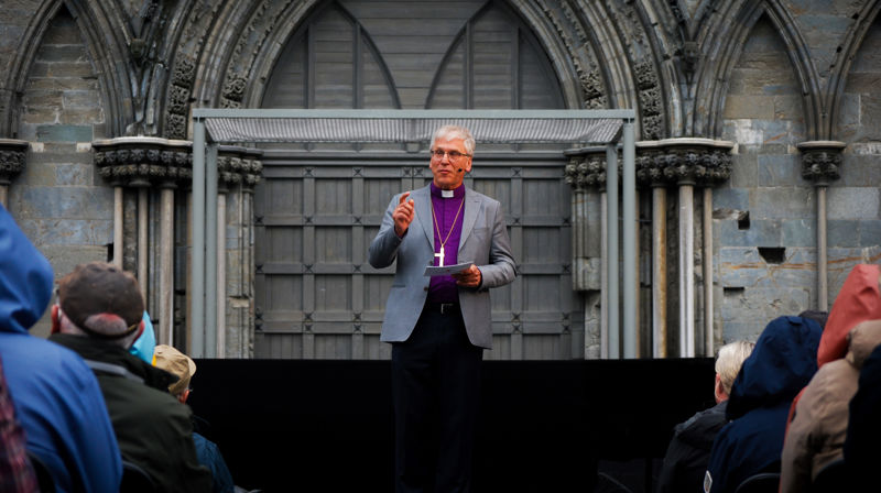 Preses i Den norske kyrkja, Olav Fykse Tveit, held ei helsing under opninga av Olavsfest 2026. Foto: Den norske kyrkja / Henrik Nebb Isaksen