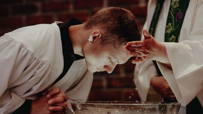 Må jeg være døpt for å bli konfirmert?