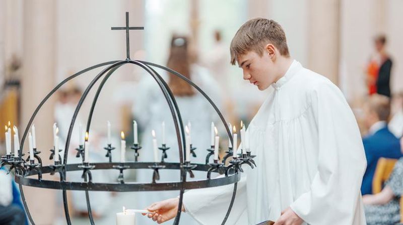 Dette er konfirmantene i Rossabø menighet 2025