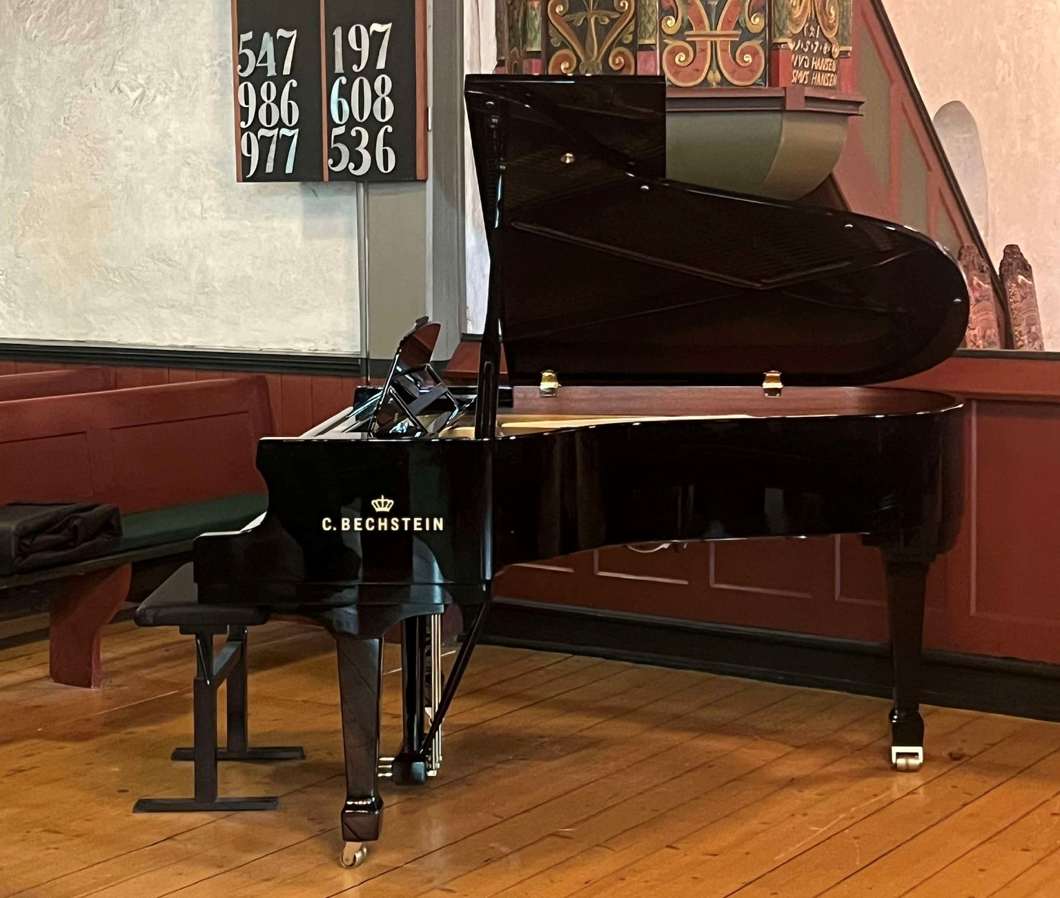 Bechsteinflygelet i Skedsmo kirkerom. Foto: Elisabeth Vatn.