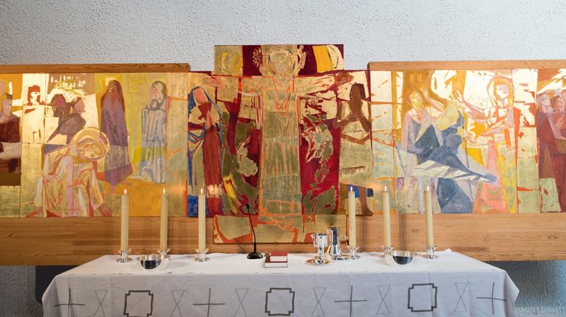 Alter og altertavle i Holmen kirke. Foto: Jan Olav Langseth